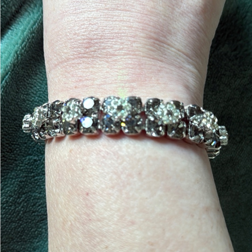 Vintage Weiss Silver Flower Bracelet - Picture 8 of 9